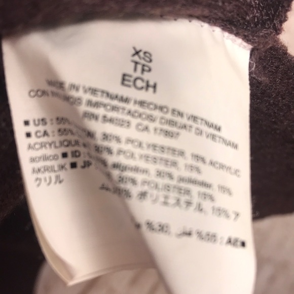 OLD NAVY TURTLENECK SWEATER - Picture 4 of 5